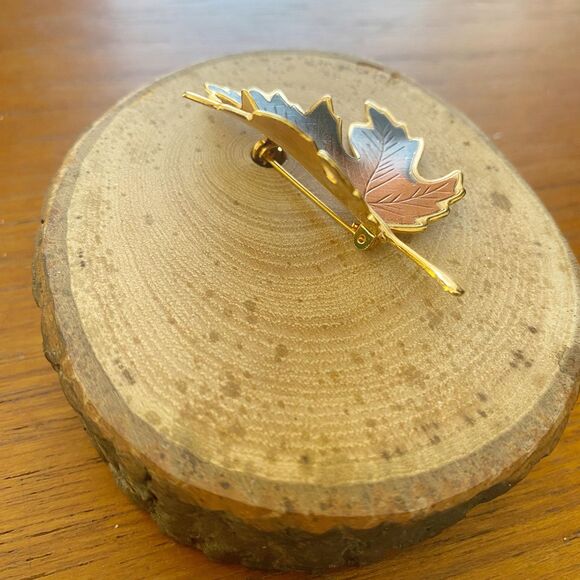 Vintage Orange Brown Gold Curved Angle Maple Leaf Fall Autumn Pin Brooch - Picture 4 of 5